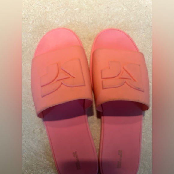Diane Von Furstenberg pink pool slides - Picture 2 of 5